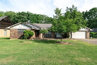 10323 Meandering Way - Fort Smith, AR