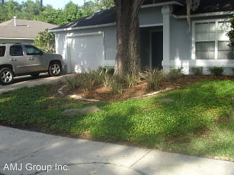 3650 NW 25th Terrace - Gainesville, FL