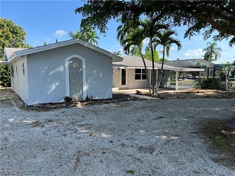 16 Estate Dr - North Fort Myers, FL
