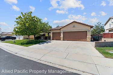 1357 Early Blue Ln - Beaumont, CA