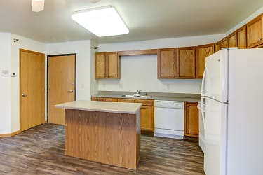 Lakewood Place Apartments - Aberdeen, SD