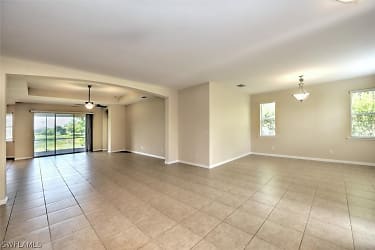 20515 Sky Meadow Ln - North Fort Myers, FL