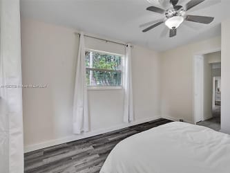 1664 SW 28th Ave - Fort Lauderdale, FL
