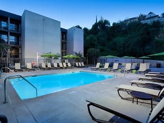 Eaves Los Feliz Apartments - Los Angeles, CA