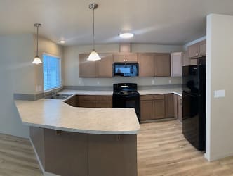$1995 / 3br - 1392ft2 - 1/2 Month Free Special, Brand New 3 Bedroom 2.5 Bath Town Homes (Spokane Val Apartments - Spokane Valley, WA
