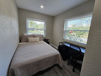 Room For Rent - St Petersburg, FL