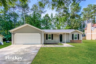 335 Kimberly Forest Ct - College Park, GA