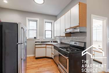 2202 W Belmont Ave unit 2R - Chicago, IL