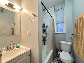 1333 W Walton F4 - Chicago, IL