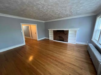 7931 S Manistee Ave unit 2N - Chicago, IL