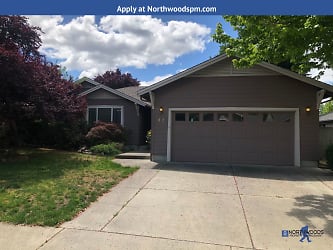 82 Freshwater Dr - Phoenix, OR