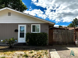 1686 NW Division St unit 1 - Corvallis, OR
