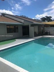 2972 NW 67th Ct - Fort Lauderdale, FL