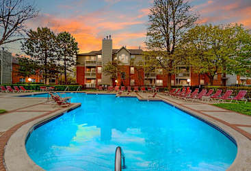 The Green At Chevy Chase Apartments - Buffalo Grove, IL