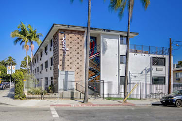 7070 Franklin Ave - Los Angeles, CA