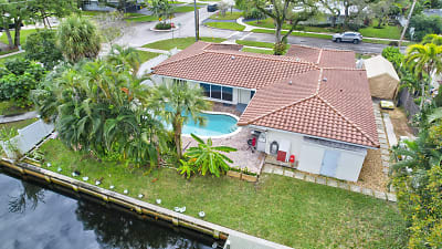 701 W Royal Palm Rd - Boca Raton, FL