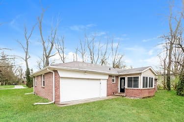 931 Fox Hill Dr - Indianapolis, IN