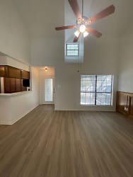 Fantail Loop - 351 Apartments - Lakeway, TX