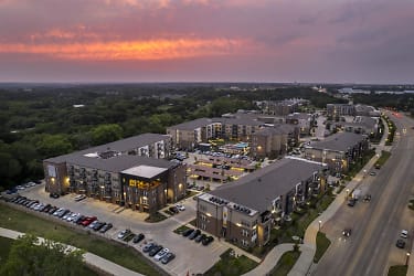Main Street Lofts Apartments - Mansfield, TX