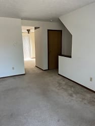 Wile - 5245-5251 Griffen Apartments - Columbus, OH