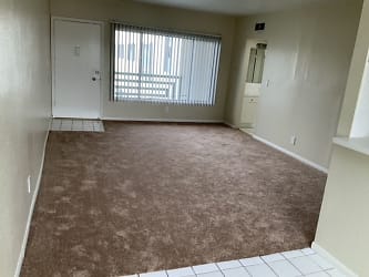 8455 Lindley Ave - Los Angeles, CA
