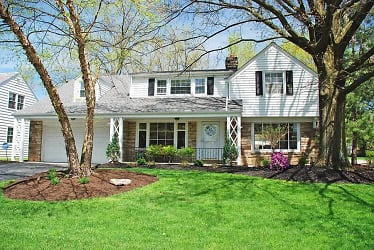 23547 Duffield Rd - Shaker Heights, OH