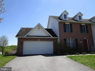 520 Gentry Ct - Westminster, MD