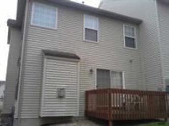 2713 Steeple Chase Dr - York, PA
