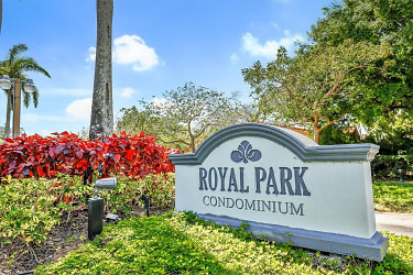 105 Royal Pk Dr #2F - Oakland Park, FL