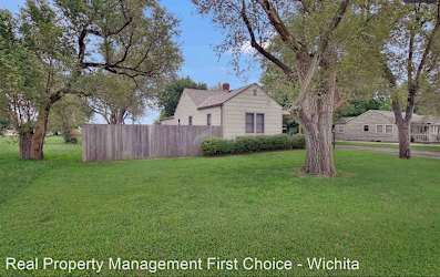 700 N Oak St - Goddard, KS