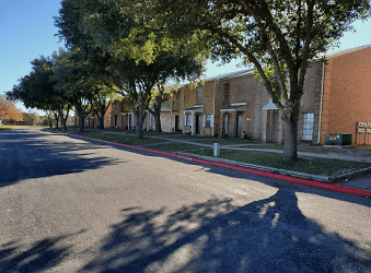 River Oaks Apartments - La Grange, TX