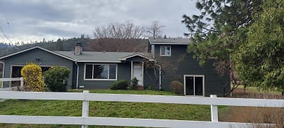 4015 S Stage Rd - Medford, OR