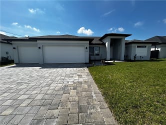 1626 NW 42nd Pl - Cape Coral, FL