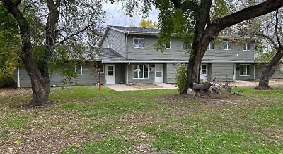 407 2nd Ave NE - Rugby, ND