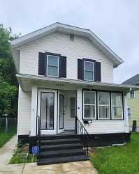 1562 Myrtle Ave - Columbus, OH