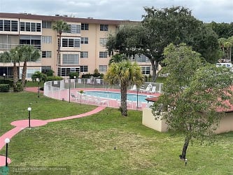 2900 NW 47th Terrace #401A - Lauderdale Lakes, FL