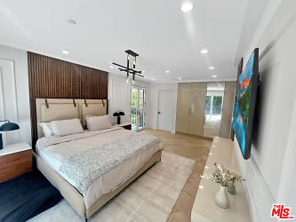1252 Benedict Canyon Drive - Beverly Hills, CA