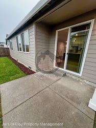 6125 Henshaw St. SE - Albany, OR