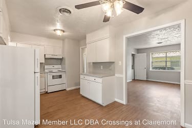 Crossings At Clairemont Apartments - Tulsa, OK