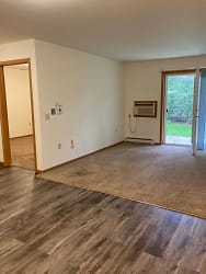 1103 Whitewater Ave - Fort Atkinson, WI