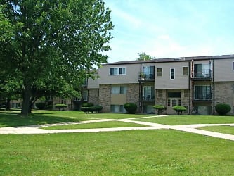 Garfield Plaza Apartments - Clinton Township, MI