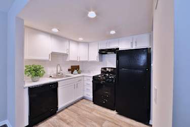 Village Square Townhomes And Apartments - Glen Burnie, MD