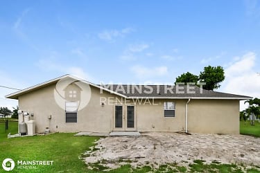 2621 NW 3rd Pl - Cape Coral, FL
