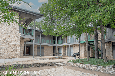 Charming Community In North Campus Apartments - Austin, TX
