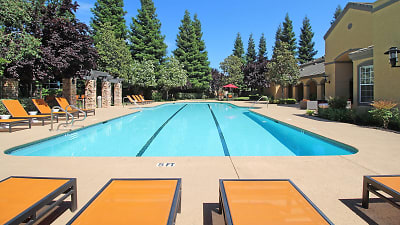 Oak Brook Apartments - Rancho Cordova, CA