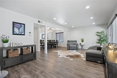 18126 Sand Dunes Ct - Fountain Valley, CA