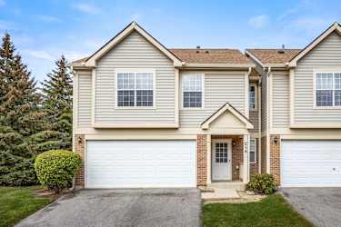 658 E Whispering Oaks Dr - Palatine, IL