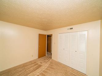 Hickory Village Apartments - Mishawaka, IN