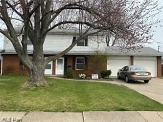 1424 Meister Rd - Lorain, OH