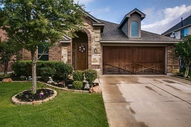 1826 Long Bow Trail - Euless, TX
